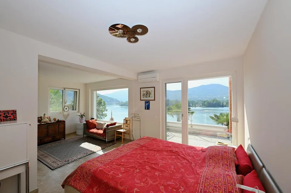 Luminosa Villa con Giardino, Piscina e Vista sul Lago di Lugano – foto 16 di 24