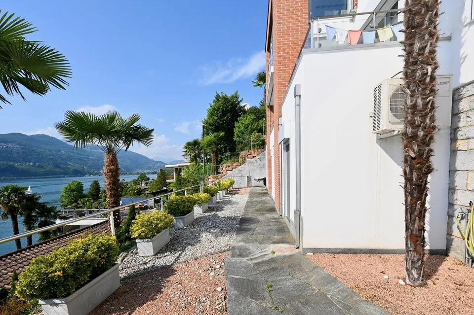 Luminosa Villa con Giardino, Piscina e Vista sul Lago di Lugano – foto 8 di 24