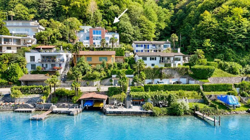 Luminosa Villa con Giardino, Piscina e Vista sul Lago di Lugano