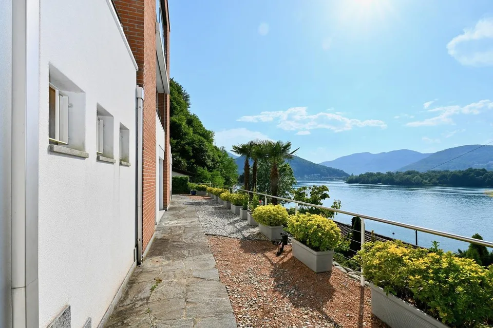 Luminosa Villa con Giardino, Piscina e Vista sul Lago di Lugano – foto 7 di 24