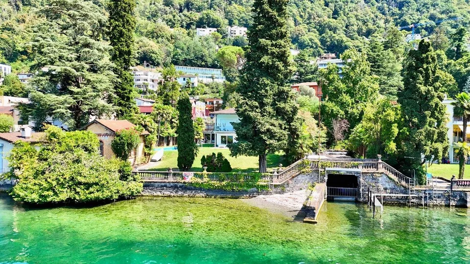 Villa Fonte Lago di Lugano con Darsena e Piscina in vendita a Bissone