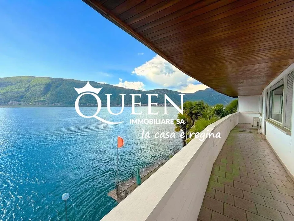 Bissone: villa pieds dans l'eau, 6 locali, 300 mq, terrazze, portico,