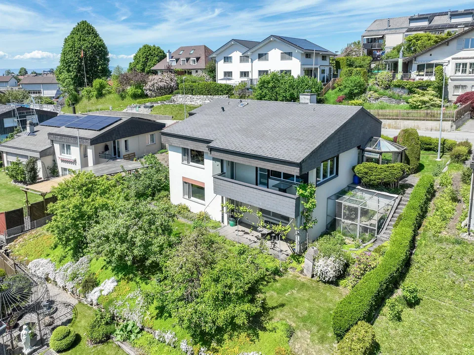 Wohnerlebnis mit Weitsicht und Gartenidylle