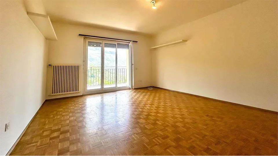 Einladendes 3.5-Zimmer-Wohnung mit Balkon und freier Sicht