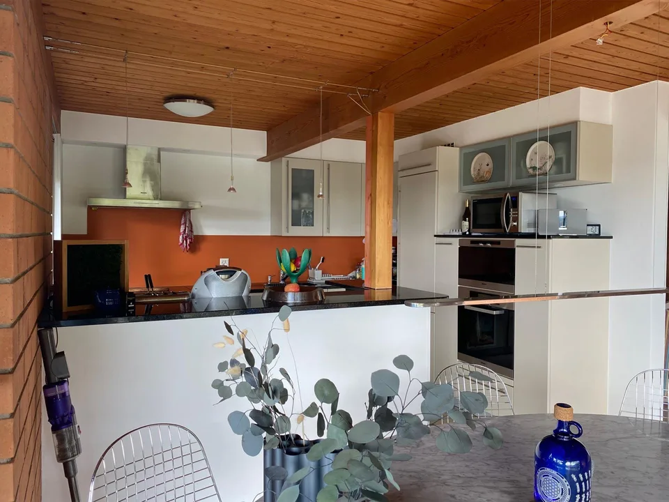 Freistehendes Einfamilienhaus mit spektakulärer Aussicht – Foto 6 von 16