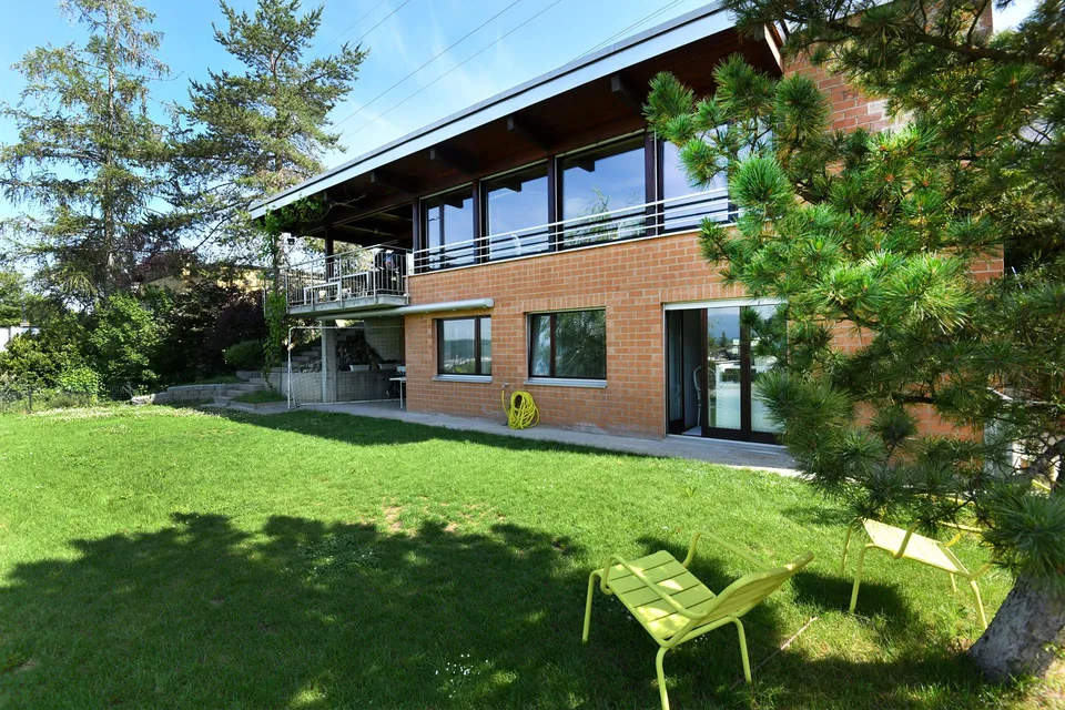 Freistehendes Einfamilienhaus mit spektakulärer Aussicht