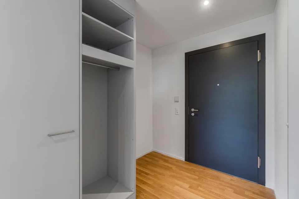 Appartamento moderno 3.5 locali ad Aarburg – Edificio nuovo con balcone e garage