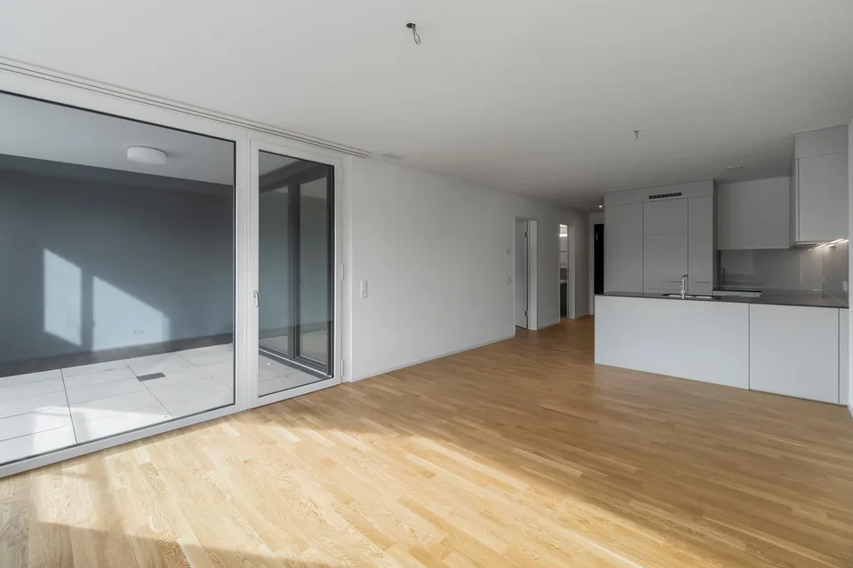 Appartamento moderno 3.5 locali ad Aarburg – Edificio nuovo con balcone e garage
