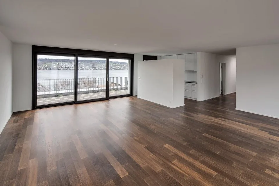 Traumhafte Attikawohnung mit Panorama-Seesicht in Rüschlikon