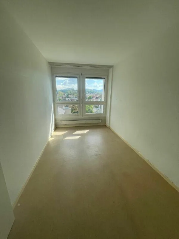 3,5 locali al 4° piano a Laufen