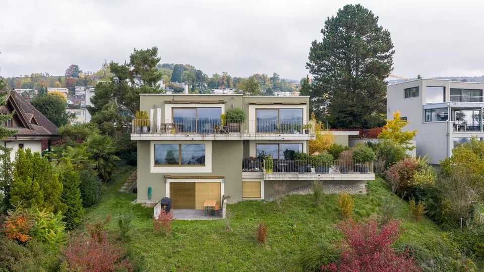 Attraktive 5.5-Zimmerwohnung mit Terrasse und Seeblick in Meilen