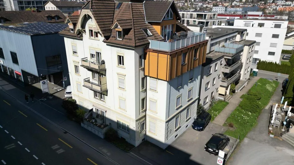 4.5 Zimmer-Altbauwohnung mit grosser Dachterrasse