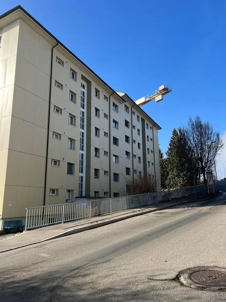 Vier-Zimmer-Wohnung im letzten Stock mit herrlicher freier Aussicht