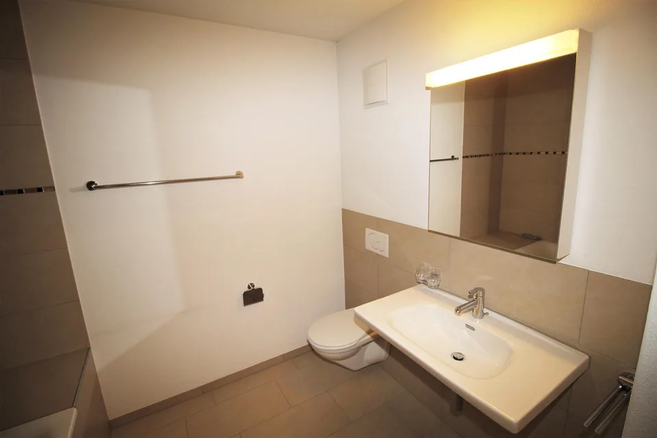 Helle 4.5 Maisonettewohnung mit Balkon in der Nähe des Rheins zu ve... – Foto 7 von 9