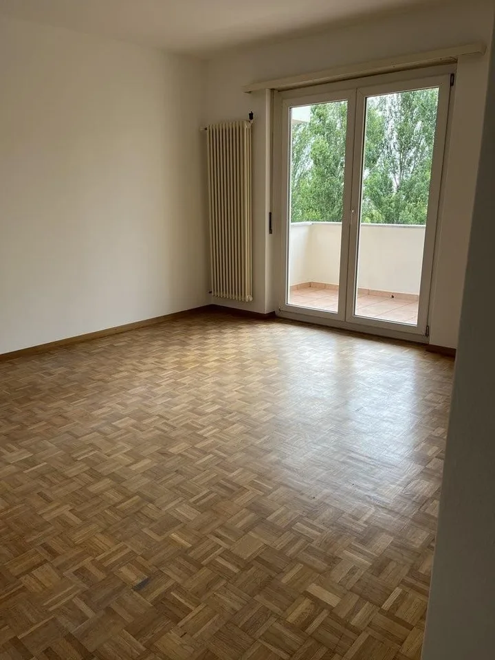 Appartement lumineux de 5.5 pièces au 5e étage dans un quartier calme à Locarno
