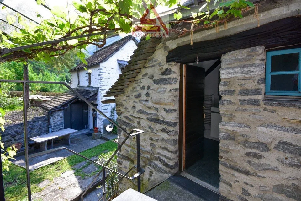Zauberhafte Rustici in Gordevio / Incantevoli rustici a Gordev