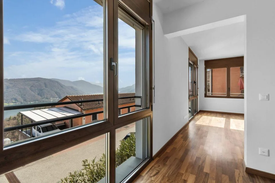 Elegantes 3.5-Zimmer-Apartement mit Seeblick in Vernate – Foto 10 von 17
