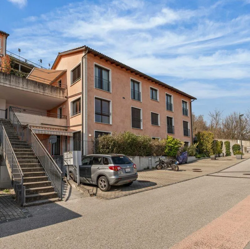Elegante appartamento 3.5 locali con vista lago a Vernate