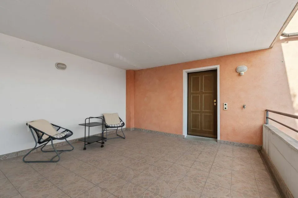 Elegantes 3.5-Zimmer-Apartement mit Seeblick in Vernate – Foto 17 von 17