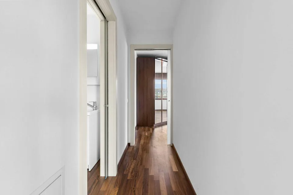 Elegantes 3.5-Zimmer-Apartement mit Seeblick in Vernate – Foto 11 von 17