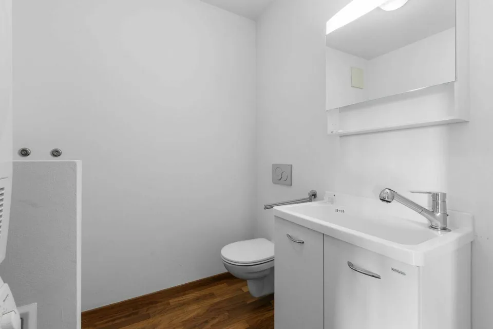 Elegantes 3.5-Zimmer-Apartement mit Seeblick in Vernate – Foto 12 von 17