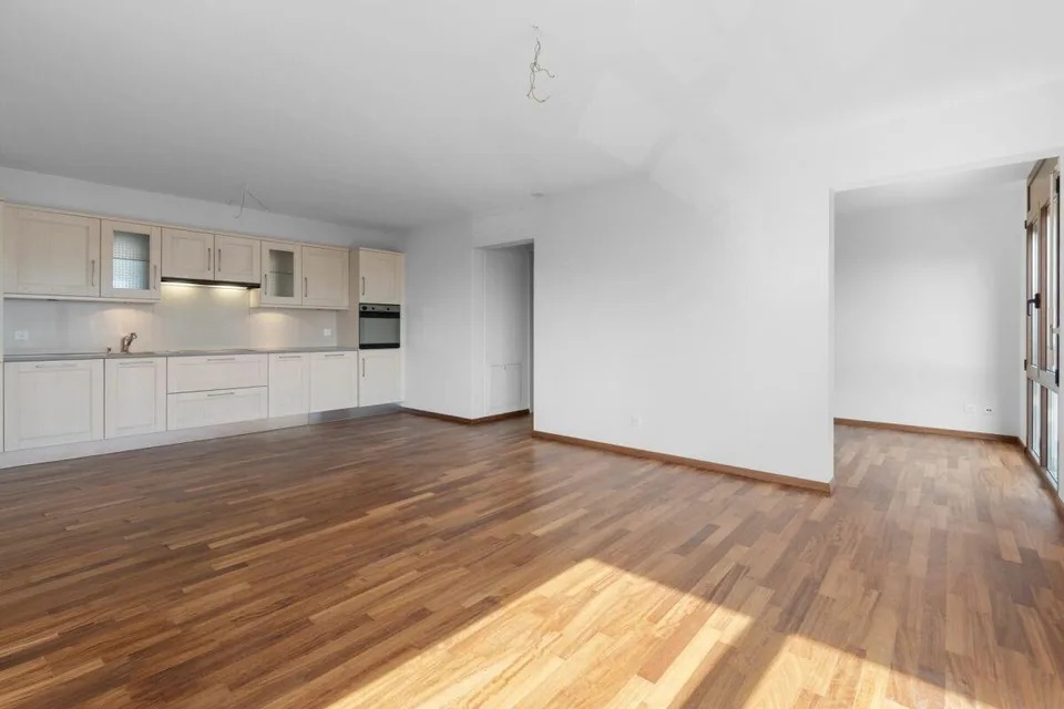 Elegante appartamento 3.5 locali con vista lago a Vernate