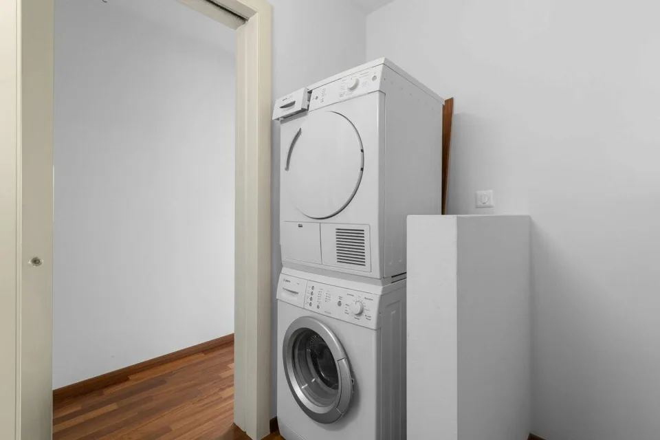 Elegantes 3.5-Zimmer-Apartement mit Seeblick in Vernate – Foto 13 von 17