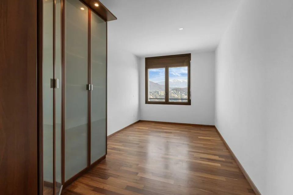 Elegantes 3.5-Zimmer-Apartement mit Seeblick in Vernate – Foto 14 von 17