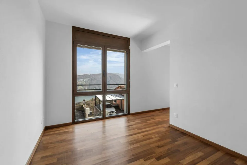 Elegantes 3.5-Zimmer-Apartement mit Seeblick in Vernate – Foto 9 von 17