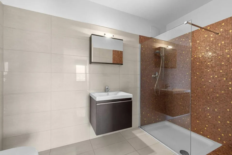 Elegante appartamento 3.5 locali con vista lago a Vernate