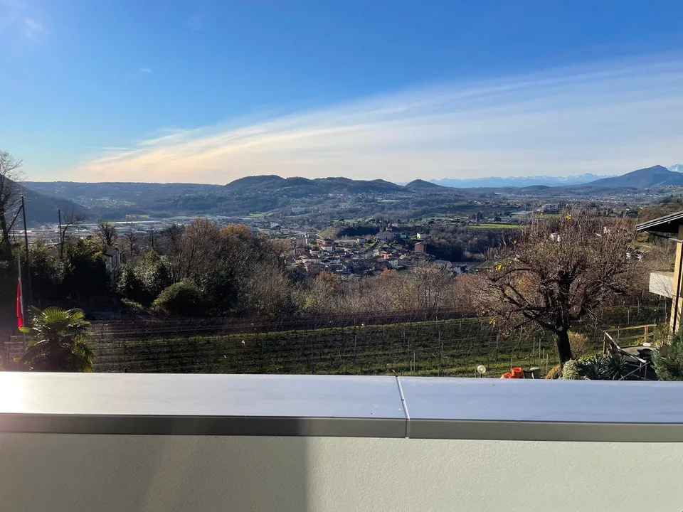 Villa mit bebaubarem Grundstück – Foto 8 von 17