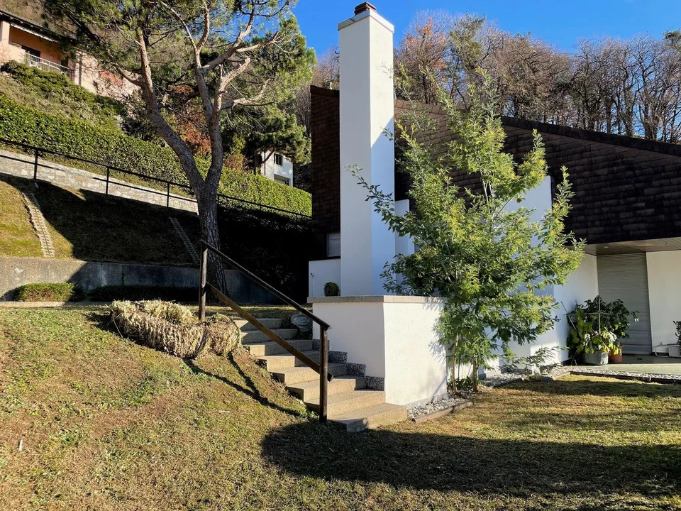 Villa mit bebaubarem Grundstück – Foto 11 von 17
