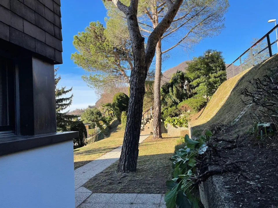 Villa mit bebaubarem Grundstück – Foto 6 von 17