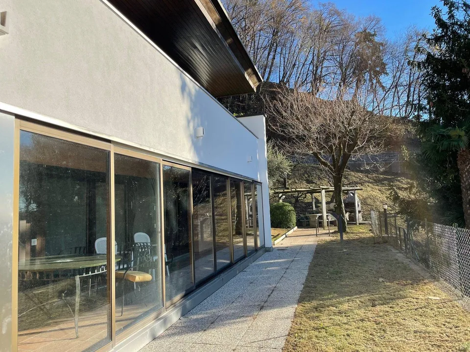 Villa mit bebaubarem Grundstück – Foto 7 von 17