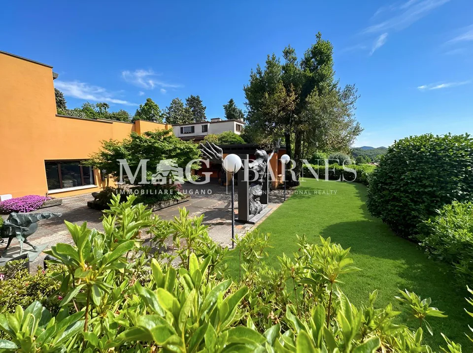 Villa d'autore a Comano con giardino e vista aperta, da rinnovare