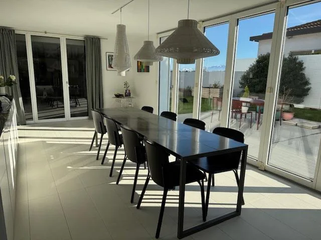 Villa moderniste pour indépendant/e/s ou projet multigénérationnel