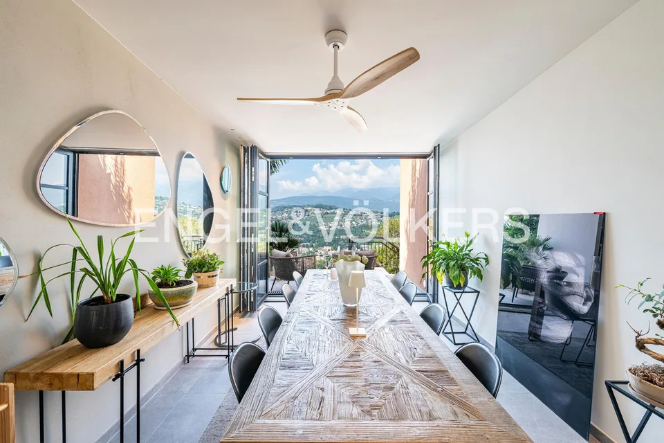 Prestigiose Eck-Reihenhausvilla mit Terrasse und Seeblick