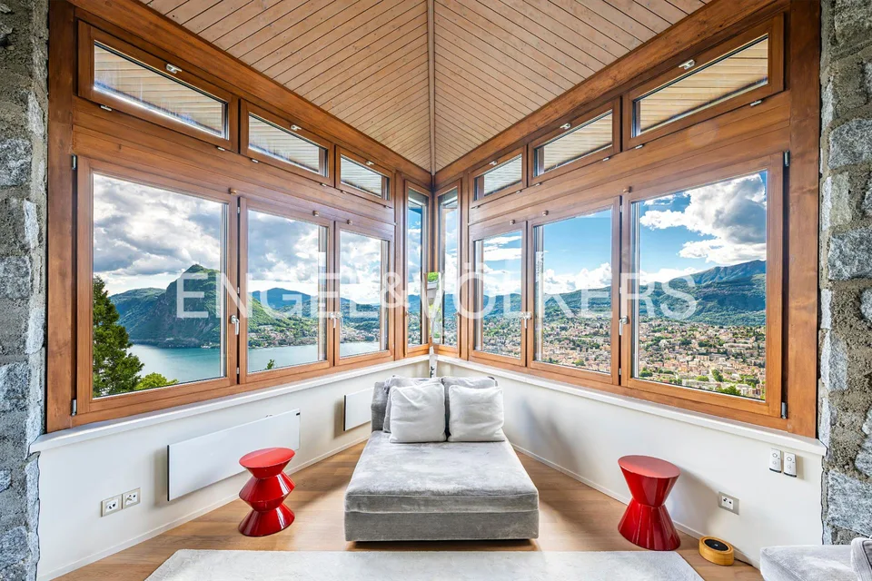 Esclusiva villa di design con vista lago e piscina