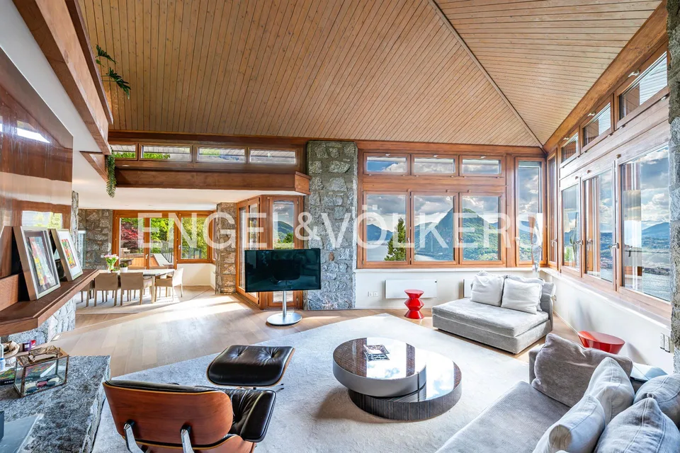 Esclusiva villa di design con vista lago e piscina