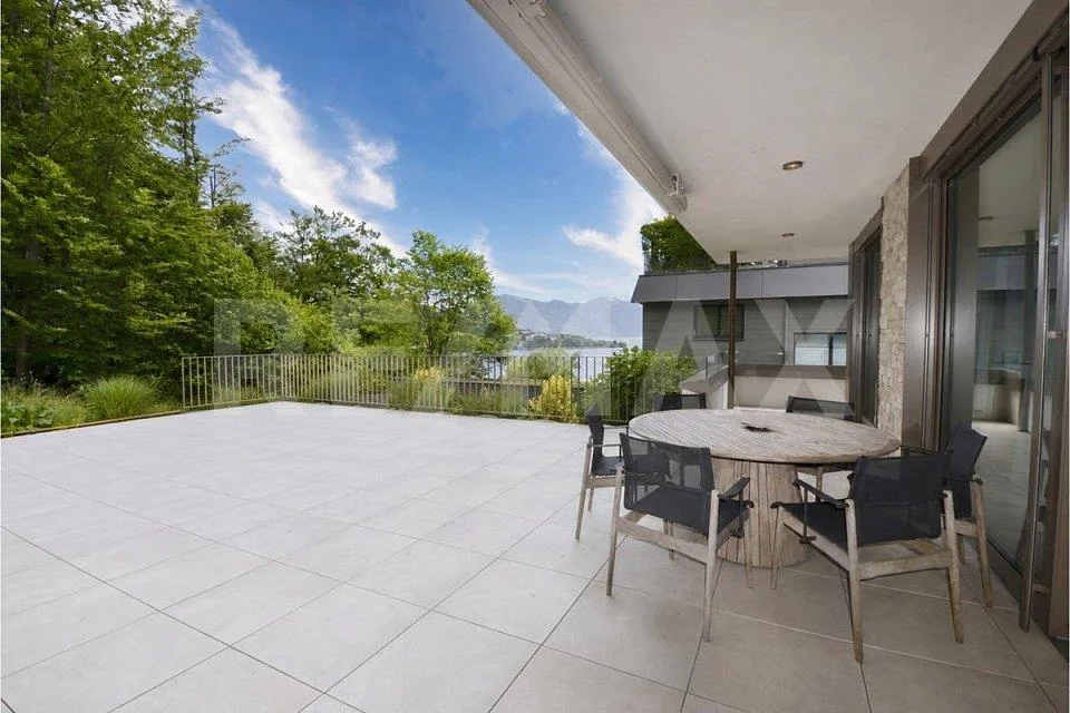 Luxuriöse Wohnung mit grosser Terrasse und Seesicht in Hergiswil