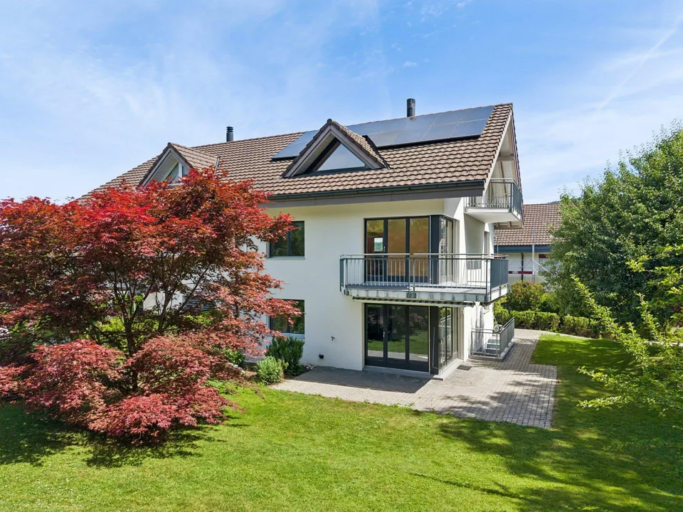 Grosszügiges Wohnen mit Garten, Atelier und Weitblick.