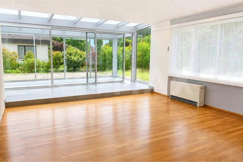 Detached 8-room single-family house with idyllic garden