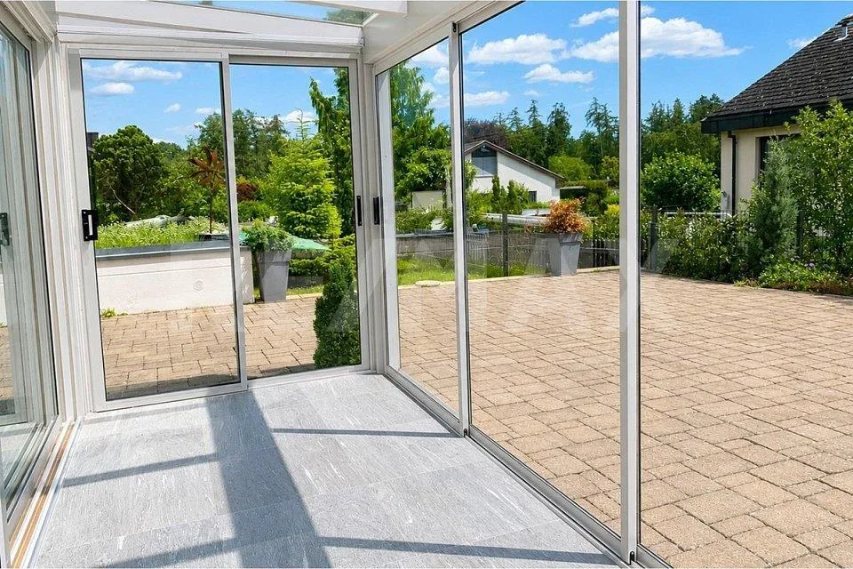 Detached 8-room single-family house with idyllic garden