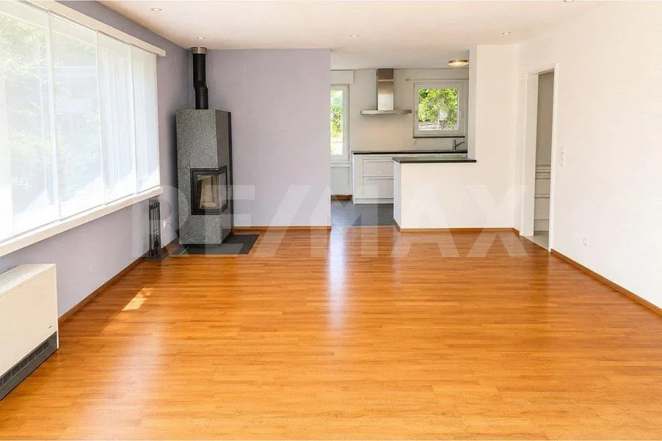 Detached 8-room single-family house with idyllic garden
