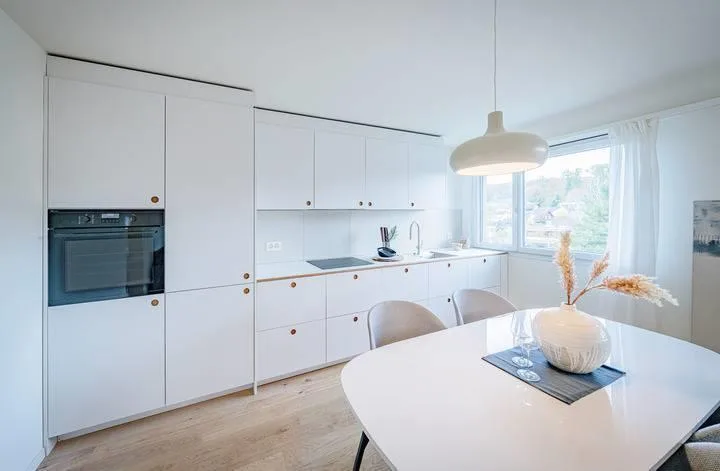 SUPERBE APPARTEMENT DE 4.5 PIÈCES - TIPTOP TOTALEMENT RÉNOVÉ