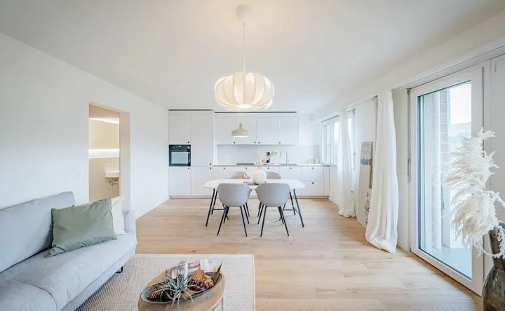 SUPERBE APPARTEMENT DE 4.5 PIÈCES - TIPTOP TOTALEMENT RÉNOVÉ