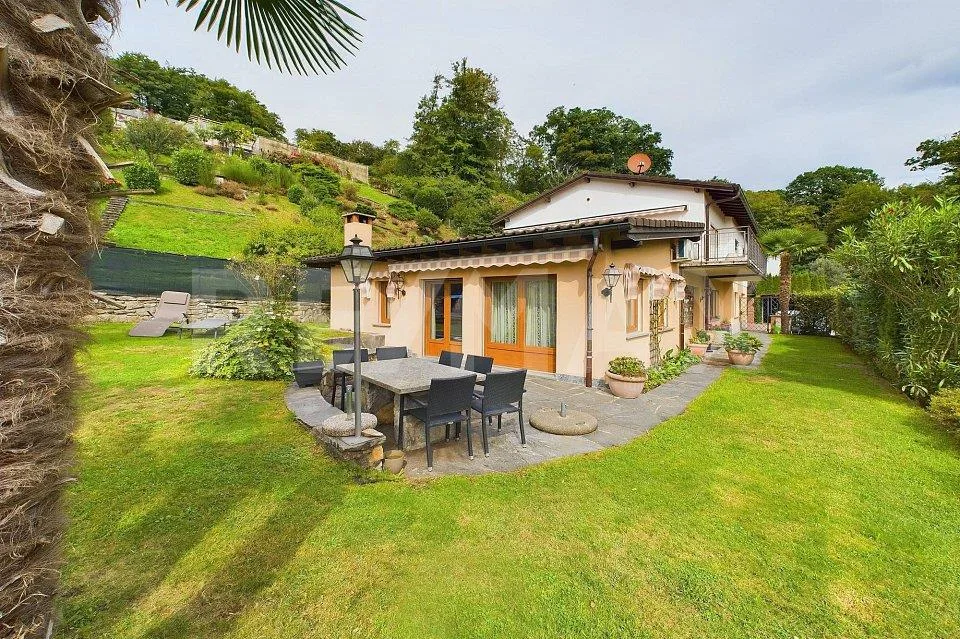 Casa bifamiliare a reddito convertibile in casa unifamiliare