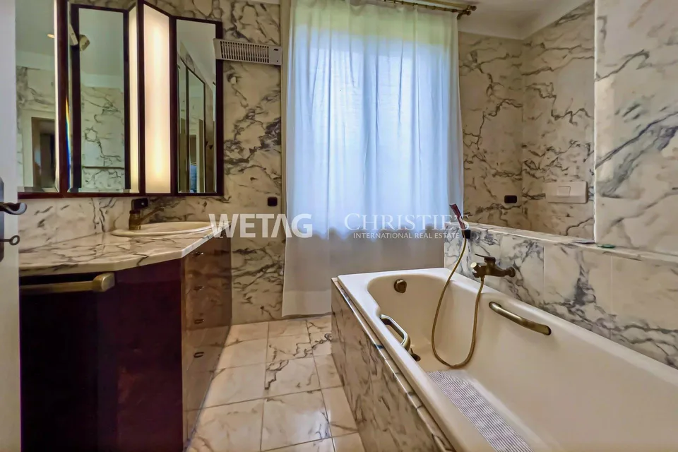 Villa spacieuse et majestueuse entourée d'espaces verts à vendre à Mendrisio – photo 9 sur 11