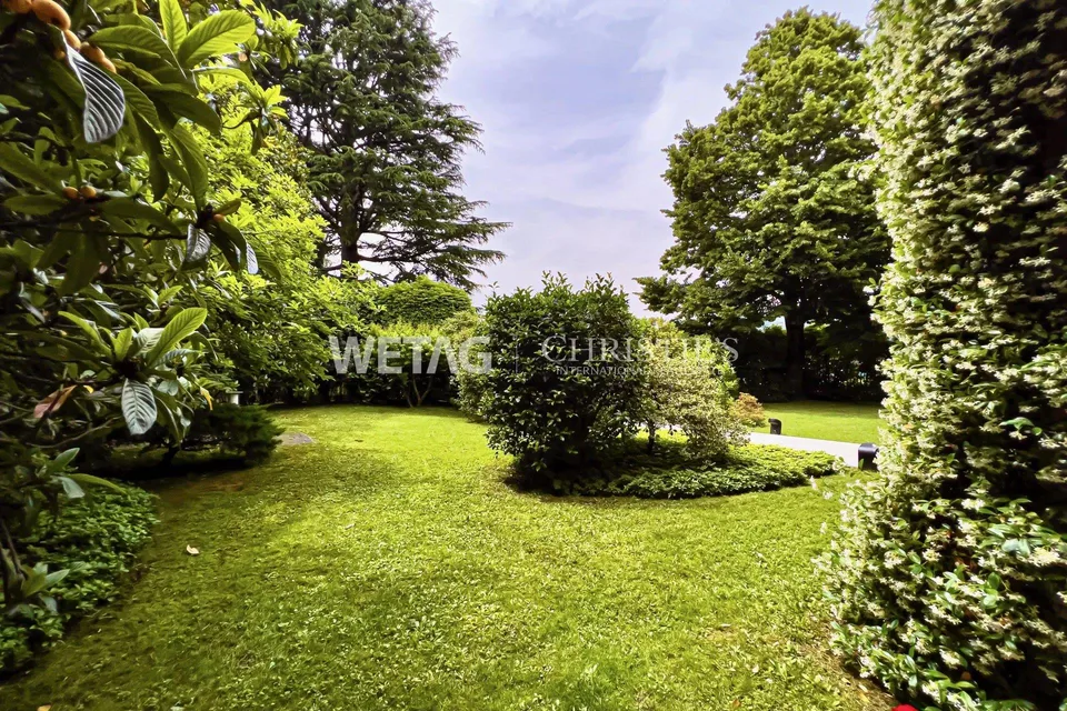 Spacious, stately villa surrounded by green spaces for sale in Mendrisio