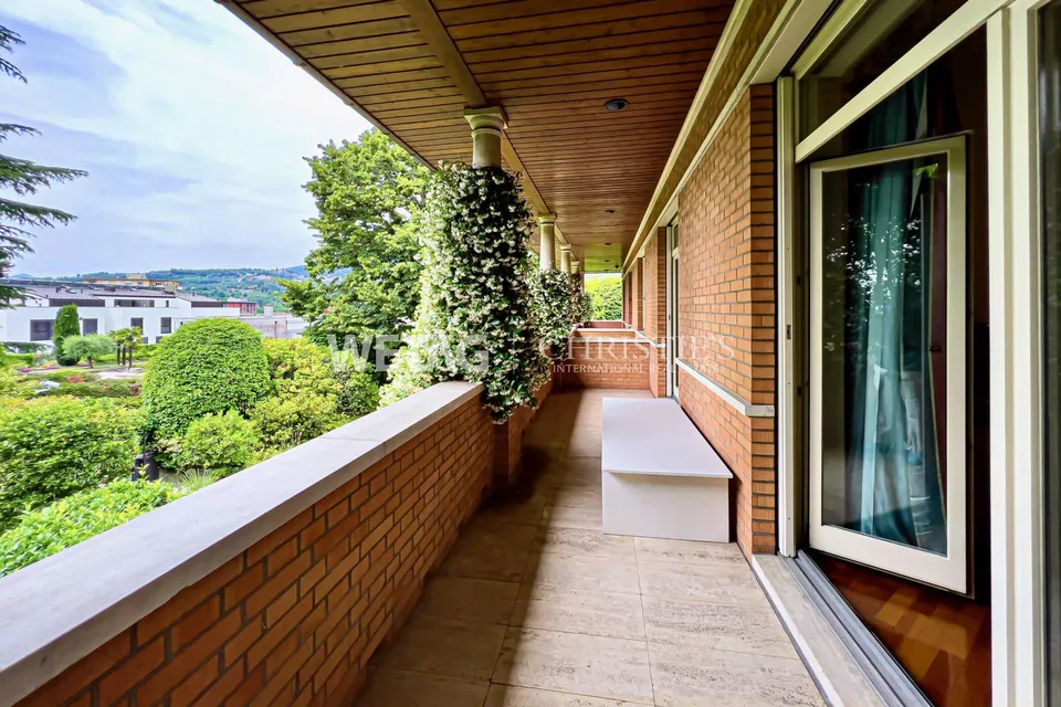 Villa spacieuse et majestueuse entourée d'espaces verts à vendre à Mendrisio – photo 6 sur 11
